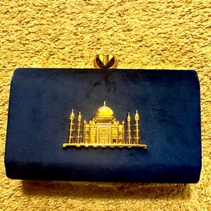 Tajmahal Indian women saree clutch. Sabyasachi clutch. Velvet blue color